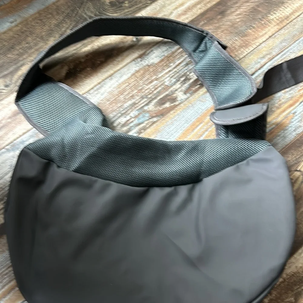 YUDODO breathable grey mesh travel sling bag carrier for dogs/cats size M NWT